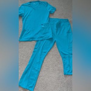 Jaanuu Scrub Set